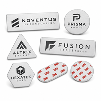 Accessoire vestimentaire : Étiquette métallique autocollante avec logo, plaque nominative en époxy pour jeans et chaussures, plaque émaillée, fourniture d'usine, personnalisable de qualité supérieure
