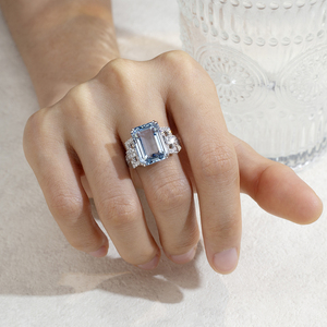 แหวนทองคำ 14K ดีไซน์แฟชั่นประดับพลอยอะความารีนสำหรับผู้หญิง Messi Jewelry รุ่น MSR-1691 - Product Image 5