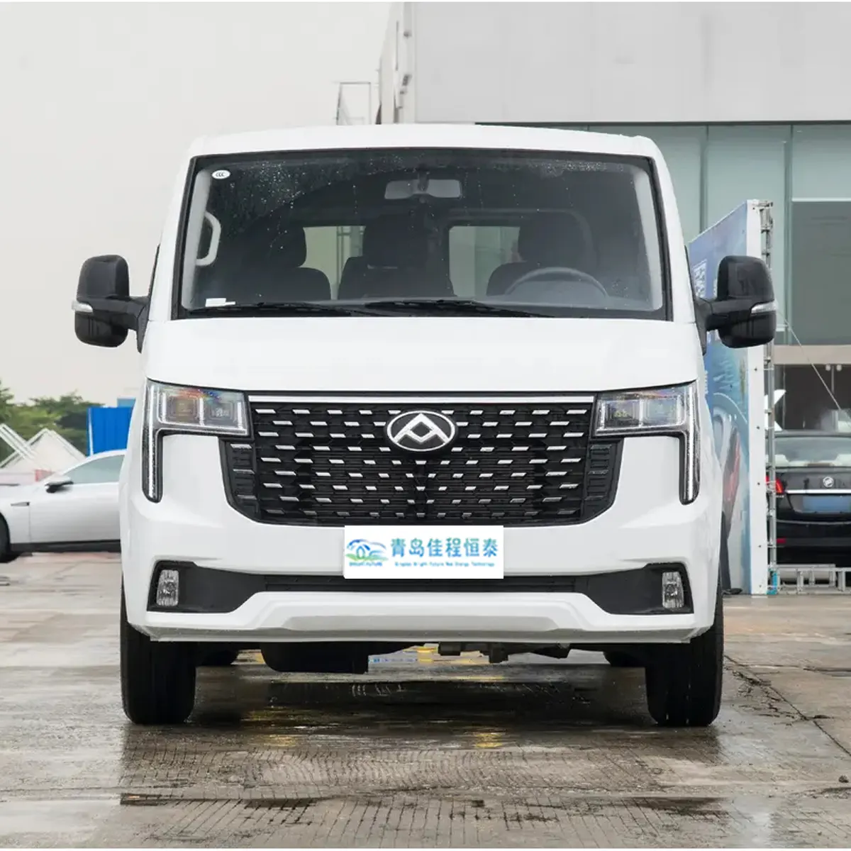 2024 MAXUS V80PRO 93KW mesin 2.0T 5 Seats3 + 2 Chassis tinggi dari Cina van truck