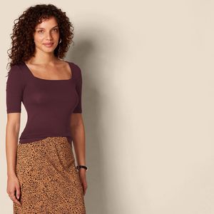 Amazon Essentials Camiseta de manga corta con cuello cuadrado y corte ajustado para mujer, top de verano transpirable de algodón - Product Image 3