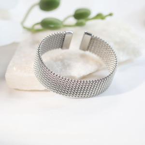 Bracelet YF8225 à mailles ouvertes, tendance et très vendu, plaqué or 18 carats, en acier inoxydable étanche pour femmes - Product Image 2