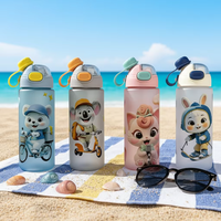 Bouteille d'eau portable en plastique de 600 ml pour enfants, avec paille anti-fuite et lanière, idéale pour l'école et les activités de plein air