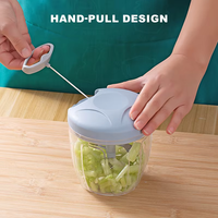 Multifunctionele handmatige mini-knoflookhakker, groentesnijder, voedselverwerker, draagbare blender met trekkoord, eenvoudig te reinigen.