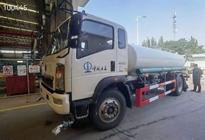 Autocisterna Sinotruk per Acqua e Irrigazione Agricola, Nuova e Usata, SINOTRUK HOWO 6x4 4x2 Autocisterna Spruzzatrice in Vendita - Product Image 5