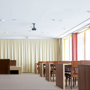 Fabricant de rideaux isolés en polyester insonorisés et ignifuges S rideaux d'ombrage pour studio de danse scolaire - Product Image 1