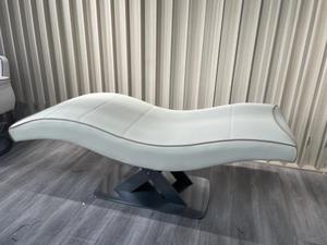 Table de massage de luxe réglable, confortable et portable, avec base en acier inoxydable et titane noir, table de beauté commerciale pour soins du visage - Product Image 6
