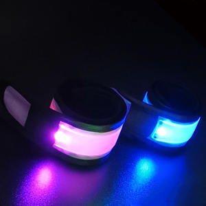 โปรโมชั่นขายส่งไฟวิ่งกลางคืนแบบกำหนดเอง สายรัดข้อมือ LED - Product Image 5