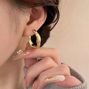 Vintage Metal Geometry Hoop <b>Earring</b> Fashion New Design Irregular Minimalist <b>Earrings</b> for Women Fashion Jewelry Gift - Product Image 3