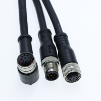 Connecteur blindé étanche M12 sur mesure, noir, avec câble moulé pour câblage d'équipement