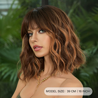 Peluca de Cabello Sintético de 16 Pulgadas, Color Marrón Rojizo con Reflejos Cobre, Corte Bob Corto y Ondulado, Flequillo Recto, Fibra Resistente al Calor, Aspecto Natural Mate