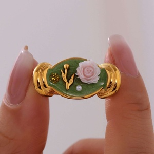 Bague en acier inoxydable plaqué or 18 carats PVD, design tendance pour femmes, série de <span class=keywords><strong>peinture</strong></span> à l'huile de fleurs en émail de perle baroque - Product Image 2