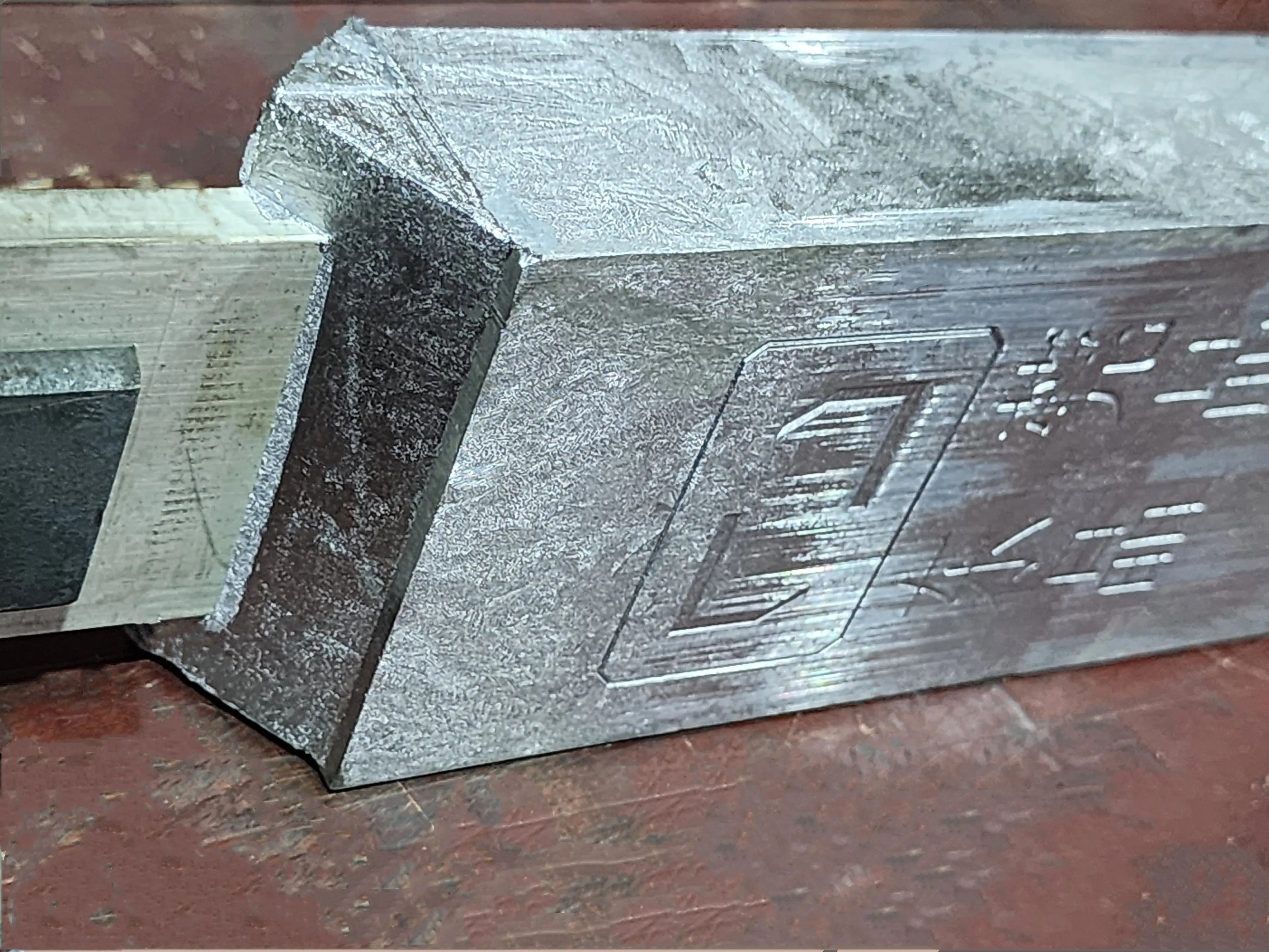 Hohe Dichte extrudierte Anode für Chrombeschichtung Bleizinn-Antimonium-Legierung JJ70X25x3000 Galvanisierung Chrom-Anode