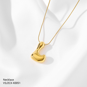 Collier pour femme avec pendentif lettre en <span class=keywords><strong>acier</strong></span> <span class=keywords><strong>inoxydable</strong></span> 304 plaqué or 18 carats, étanche, vente en gros, <span class=keywords><strong>fournisseur</strong></span> de bijoux fantaisie - Product Image 4