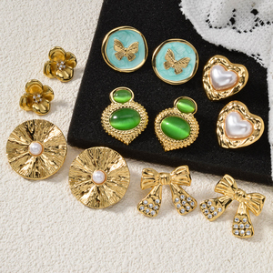 Juego de Aretes de Perlas con Lazo y Flores de Circonio Chapados en Oro de 18k al por Mayor para Mujer - Product Image 5