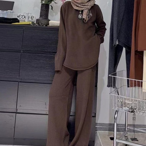 Nouvel ensemble de mode pour femmes : pull en maille à col en V avec <span class=keywords><strong>pantalon</strong></span> large fluide, tenue deux pièces en <span class=keywords><strong>beige</strong></span> et noir - Product Image 4