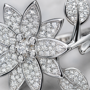 Anello Aperto Regolabile con Micro Pavé Floreale a Foglia per Donna, Gioiello Elegante da Dito - Product Image 6