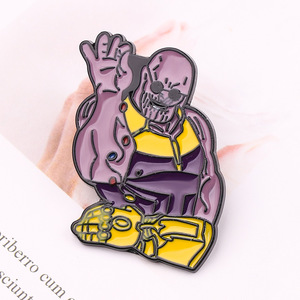 Nuovi Arrivi Transfrontalieri: Spille Ispirate a Marvel per Film e Serie TV Europee e Americane - Moon Knight, Scarlet Witch, <span class=keywords><strong>Loki</strong></span>, Thanos in Lega Smaltata - Product Image 4