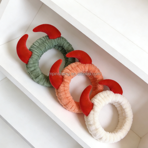 Bandeau personnalisé en polaire corail pour le lavage du visage et le soin de la peau, avec motif cornes de démon, idéal pour le spa facial, le démaquillage et comme accessoire capillaire de fête personnalisé - Product Image 5