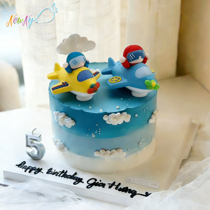 Lot de 2 décorations 3D pour gâteau d'anniversaire en forme d'avion <span class=keywords><strong>pilote</strong></span> en guimauve comestible, en gros du fabricant - Product Image 1