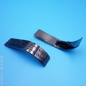 Etiqueta curva personalizada de aleación de zinc de 70 mm con logotipo metálico pintado para etiquetas de equipaje - Product Image 4