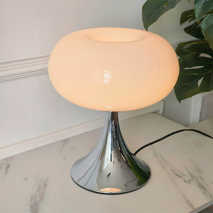 <span class=keywords><strong>Paralume</strong></span> in vetro dimmerabile creativo e Base in ferro Bauhaus verde Apple lampada <span class=keywords><strong>da</strong></span> tavolo lampada <span class=keywords><strong>da</strong></span> <span class=keywords><strong>comodino</strong></span> decorazione per la casa in vetro lampada <span class=keywords><strong>da</strong></span> tavolo - Product Image 2