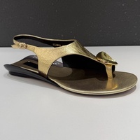 Sandales plates romaines pour femmes avec boucle métallique, personnalisables en usine, logo sur mesure, OEM ODM, style simple doré, à bout ouvert