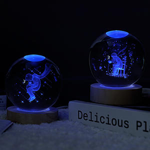 Ventas calientes Bola de cristal con base de madera Patrón personalizable Bola de cristal Atmósfera Luz Bolas de cristal 3D - Product Image 2