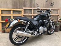 Hondaa CB1100 - une moto de rue rétro à quatre cylindres par Hondaa