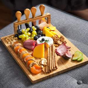 Plateau à charcuterie en bois écologique de grande taille en gros, plateau à fromage en bambou personnalisé avec logo, ensemble avec 4 couteaux - Product Image 3
