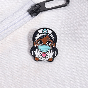 Broche Criativo de Desenho Animado Estilo Enfermeira Negra Fofa com Personagens Europeus e Americanos, Acessório Médico, Broche de Crachá - Product Image 4