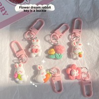 Ornement suspendu lapin rose et tendre tenant une radis, porte-clés poupée mignonne populaire, petit cadeau assorti pour les meilleurs amis