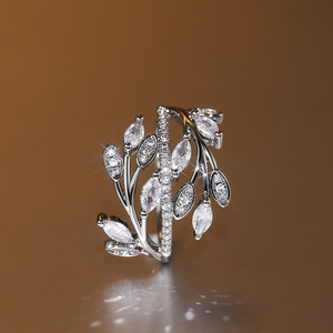 Anello con Design a Foglia e Vite, Anello Creativo Ispirato alla Natura per Donne - Product Image 6