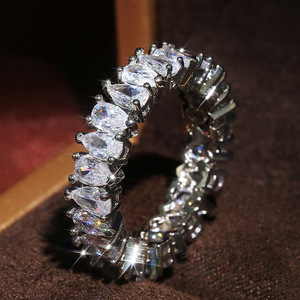 Anello con Gemma a Goccia per Donne, Gioiello da Dito Audace e alla Moda per Coppie - Product Image 3