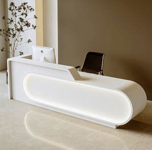 Bureau d'accueil moderne au design épuré, structure géométrique simple et peu encombrante, taille sur mesure pour hall d'entreprise - Product Image 1
