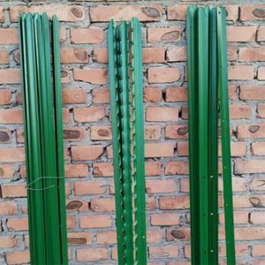 Usine de poteaux de clôture en treillis métallique standard YC gros poteaux de clôture en métal en forme de Y <span class=keywords><strong>poteau</strong></span> de clôture de ferme durable antirouille résistant à l'eau - Product Image 2