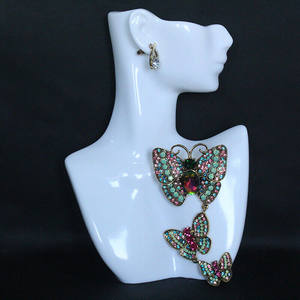 Trois broches papillons connectées avec strass colorés, accessoires de corsage - Product Image 1