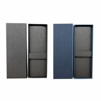 Boîte à cravate personnalisée en carton rigide gris, texture papier spécial, avec plateau intérieur noir ou bleu marine pour cravates longues