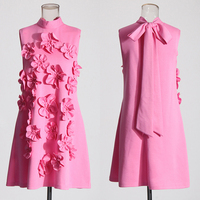 Robe Courte Élégante pour Femme avec Appliques Florales 3D, Col Montant, Grand Nœud au Dos, Coupe Trapèze, Idéale pour Soirées, Vente en Gros Personnalisée