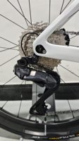 Vélo de route en carbone 700C 24 vitesses, freins à disque hydrauliques, jeu de roues en carbone, 7,8 kg, cockpit entièrement en carbone, vélo de course multi-tailles