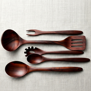 Ensemble d'ustensiles en bois au design minimaliste, poli à la main, durables, pour la restauration et l'usage domestique - Product Image 1