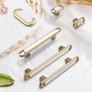 <span class=keywords><strong>Tirador</strong></span> de <span class=keywords><strong>armario</strong></span> <span class=keywords><strong>blanco</strong></span> dorado Tiradores de puerta simples modernos de aleación de zinc <span class=keywords><strong>Tirador</strong></span> oculto de cajón de gabinete de aluminio de lujo - Product Image 1