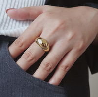 Großhandel Mode Frau 18 Karat vergoldet Edelstahl Fingerring Gold Chunky Frau Breite Gold Kuppel ringe für Männer Schmuck
