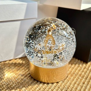 Ensemble de cadeaux de boules de neige en cristal inspirées de marques de <span class=keywords><strong>luxe</strong></span> avec sac de shopping, flacon de parfum, décoration de bureau, cadeau de Noël, ornement de maison - Product Image 3