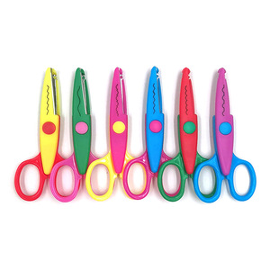 Manualidades creativas y seguras para cortar papel para niños, divertidas tijeras de encaje, tarjetas con patrones de álbumes de fotos de dibujos animados para estudiantes. - Product Image 4