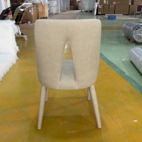 Chaise de salle à manger pour événements, chaise d'appoint empilable en cuir couleur crème, chaise de restaurant de luxe léger