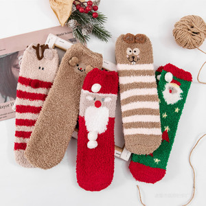 Venta al por mayor 5 pares lindo acogedor interior Coral polar Fuzzy Fluffy invierno mujeres Navidad cálido zapatilla Calcetines - Product Image 2