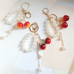 Ventes Flash Usine : Pendentif Créatif de Luxe Polyvalent avec Perles, Breloque en Métal Cerise pour Sac à Main et Cartable, Vente en Gros - Product Image 1