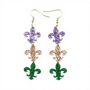 Boucles d'oreilles créoles vintage en résine, motif fleur de lys, scintillantes, fantaisie, en acrylique violet, or et vert, bijoux uniques et tendance pour femme - Product Image 3