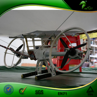 Avion gonflable à l'hélium volant dans le ciel / Dirigeable gonflable télécommandé personnalisé