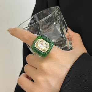 <span class=keywords><strong>Anello</strong></span> da Indice Vintage Retrò in Resina per <span class=keywords><strong>Donna</strong></span> con Strass Colorati <span class=keywords><strong>Quadrato</strong></span> Tridimensionale a Fascia Larga - Product Image 3